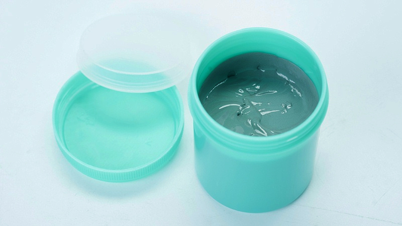 What are the types of solder paste used in electronic assembly manufacturing?